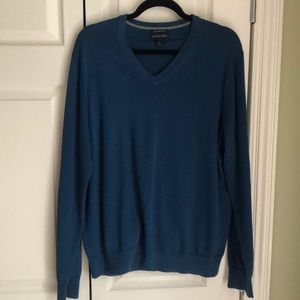 Men’s dark blue sweater